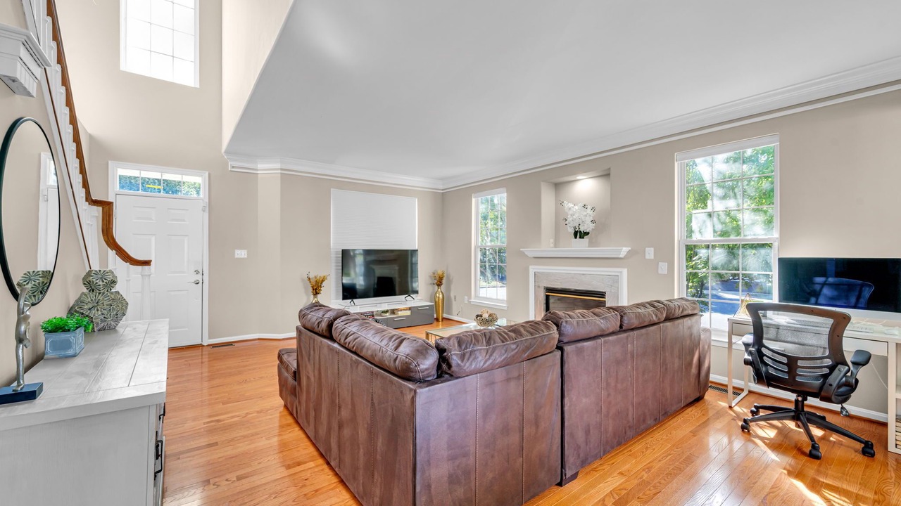 Photo of Livingroom in Dulles Town Center