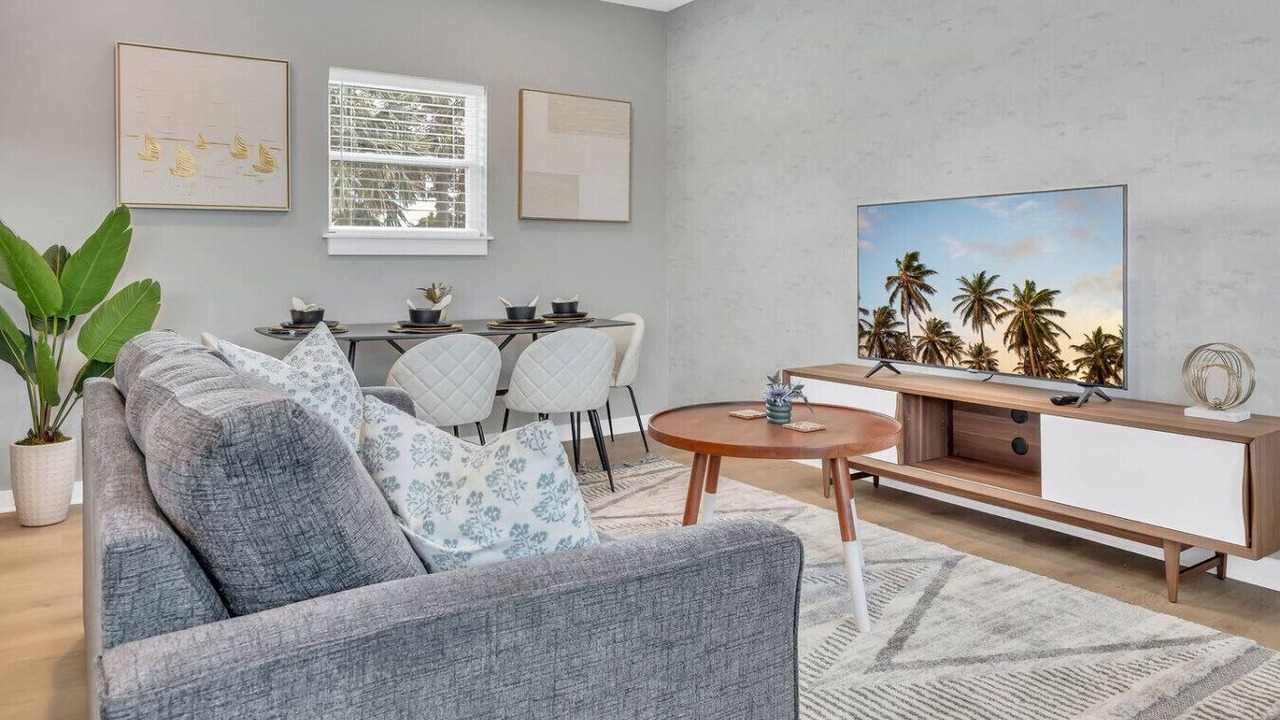 Photo of Livingroom in Jacksonville Beach