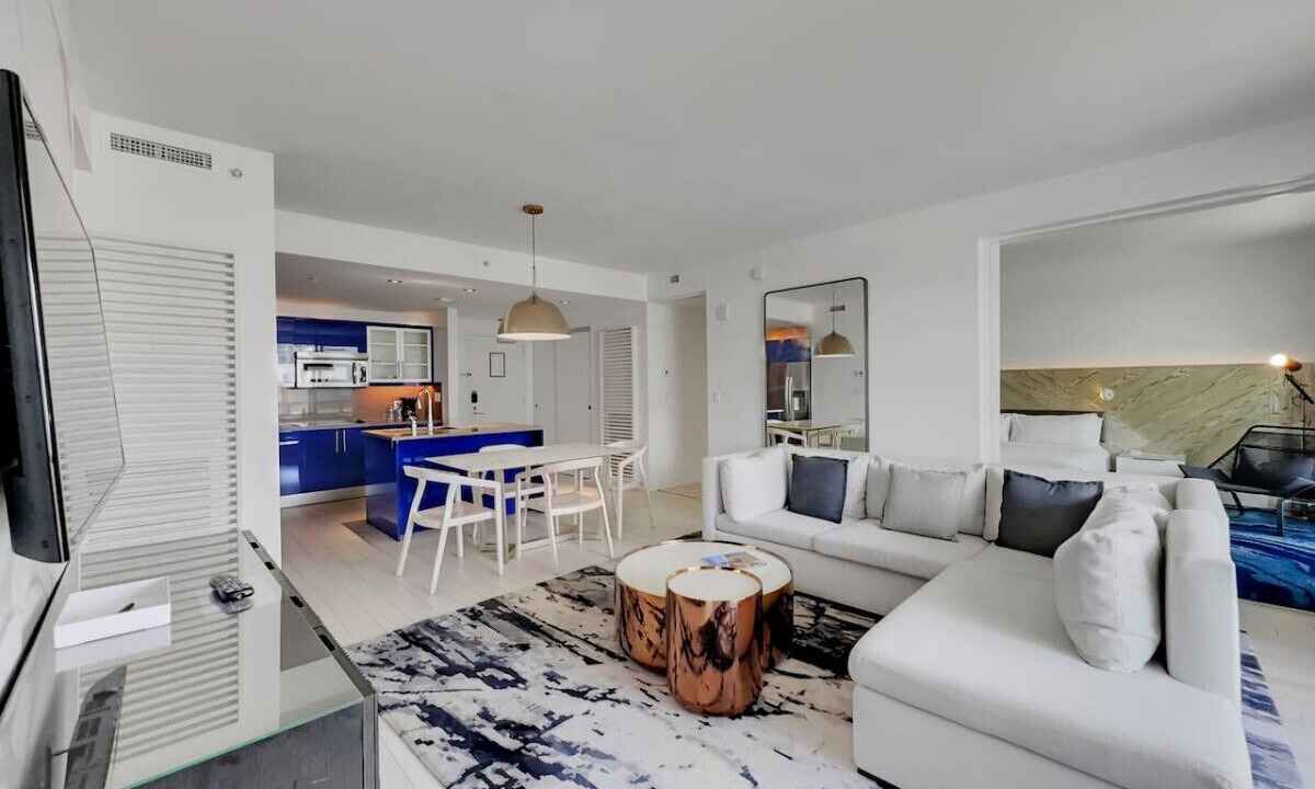 Photo of Livingroom in Central Beach