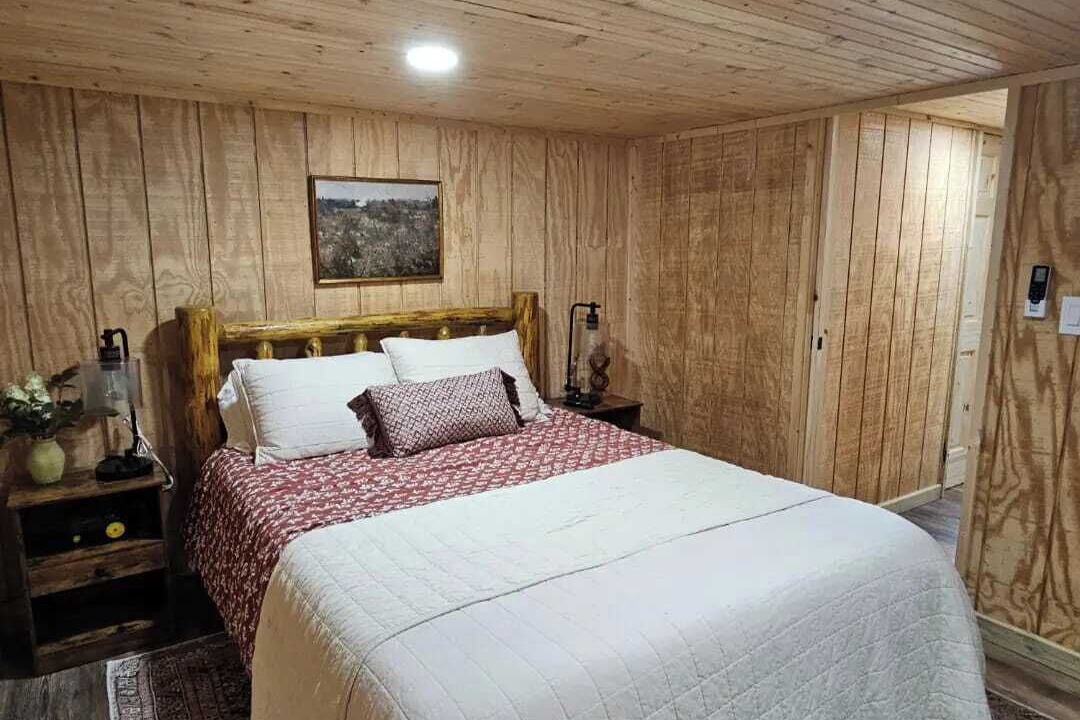 Photo of Bedroom in Groveland
