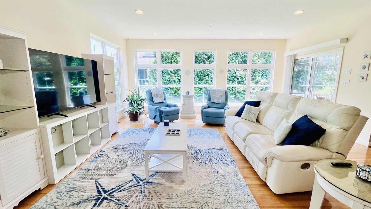 Photo of Livingroom in Swann Cove