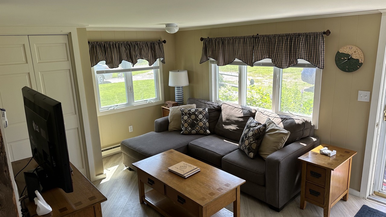 Photo of Livingroom in Mid-Coast and Islands