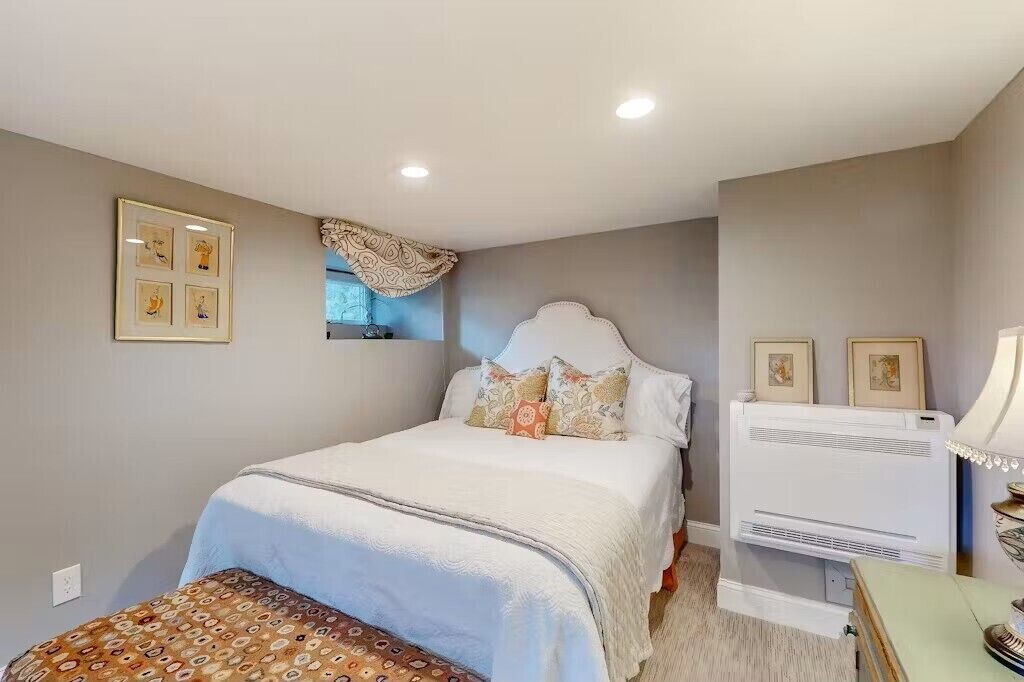 Photo of Bedroom in Mays Chapel
