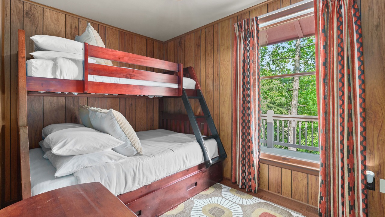 Photo of Bedroom in McGaheysville