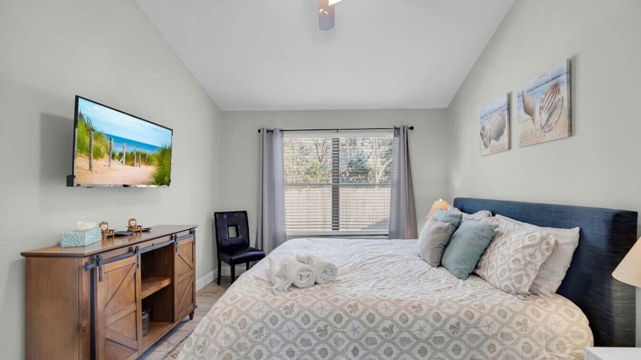 Photo of Bedroom in Dolphin's Cove
