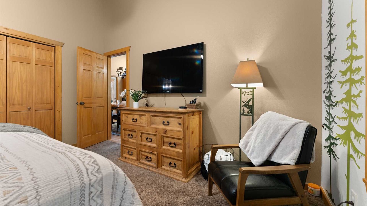 Photo of Bedroom in Reeds Spring