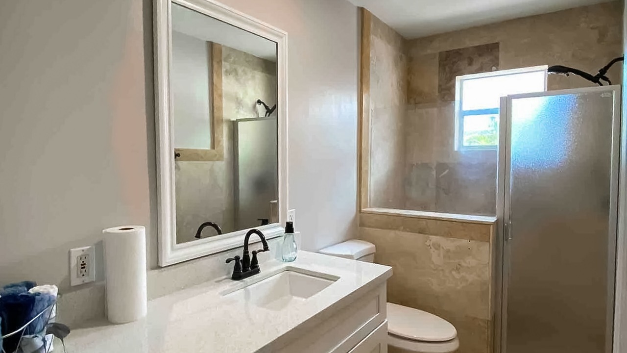 Photo of Bathroom in Poiciana Park II
