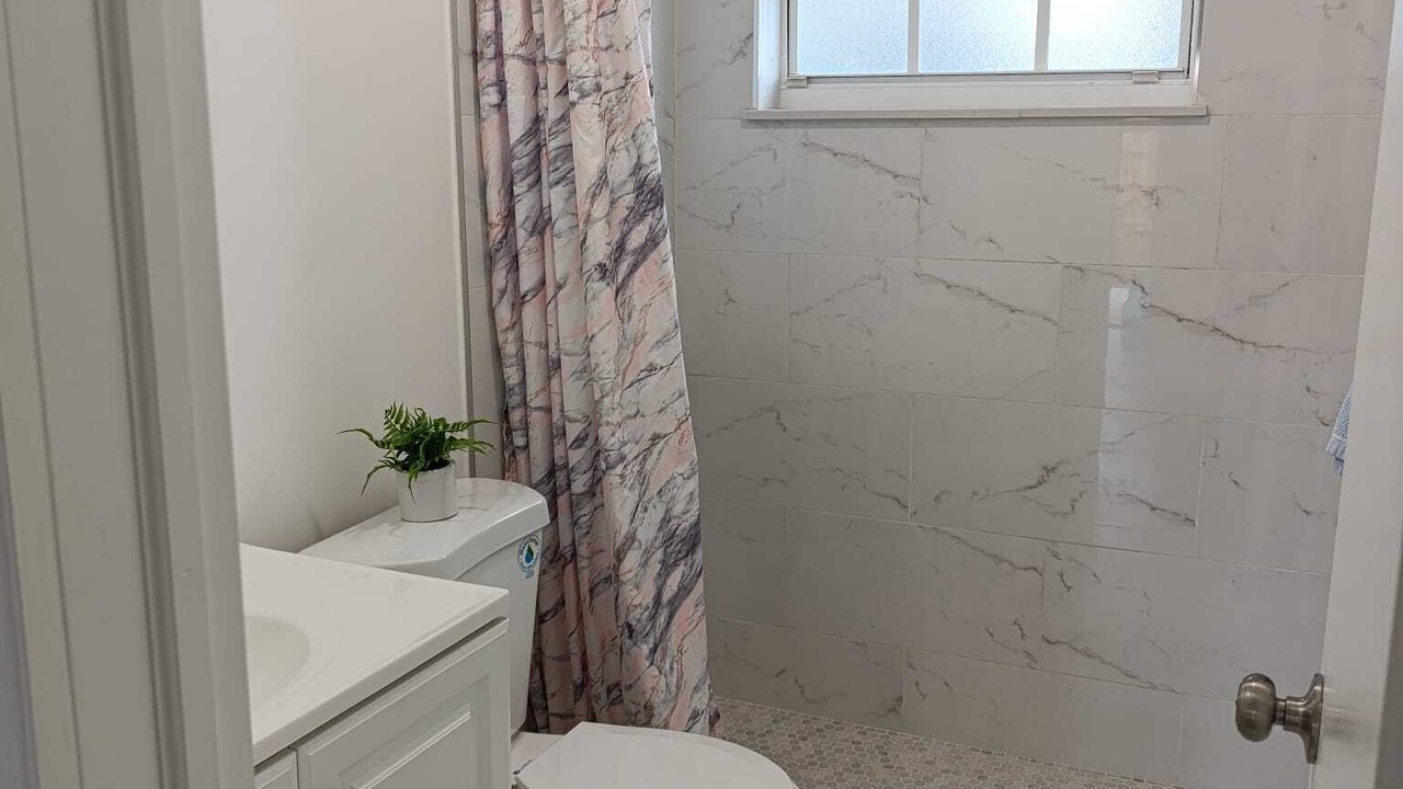 Photo of Bathroom in Oakland Park