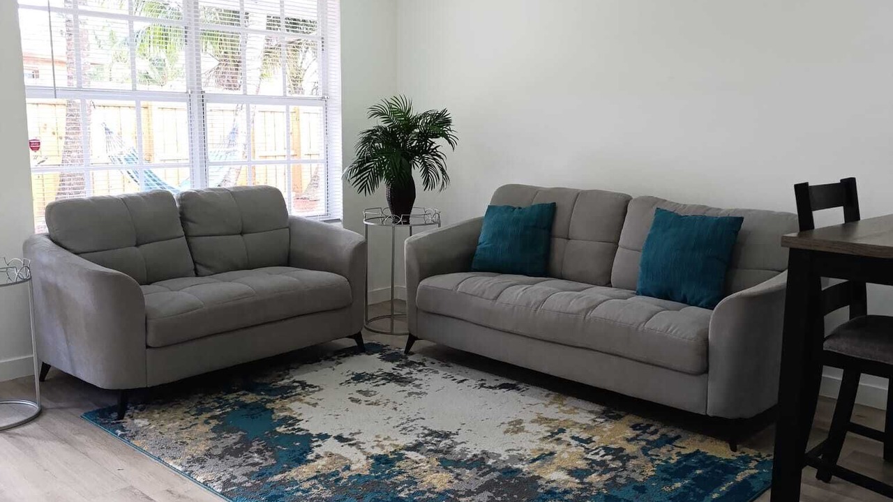 Photo of Livingroom in Oakland Park
