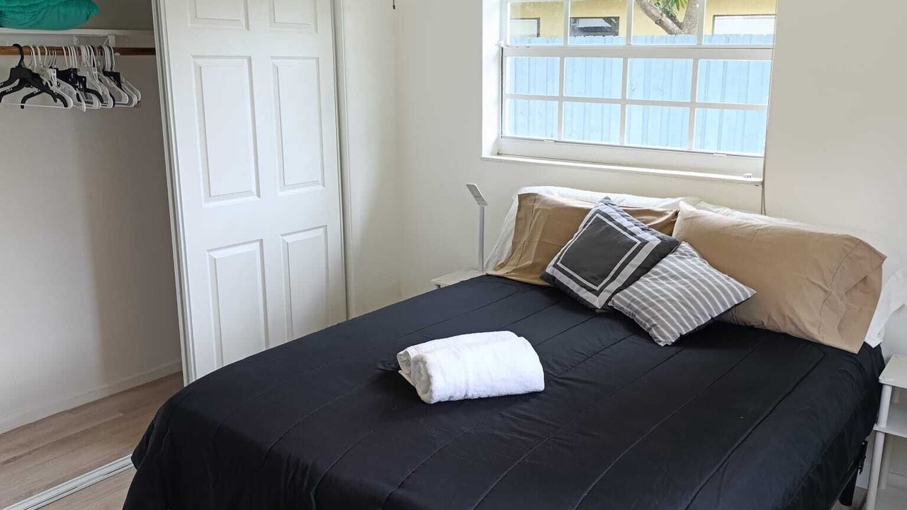 Photo of Bedroom in Oakland Park