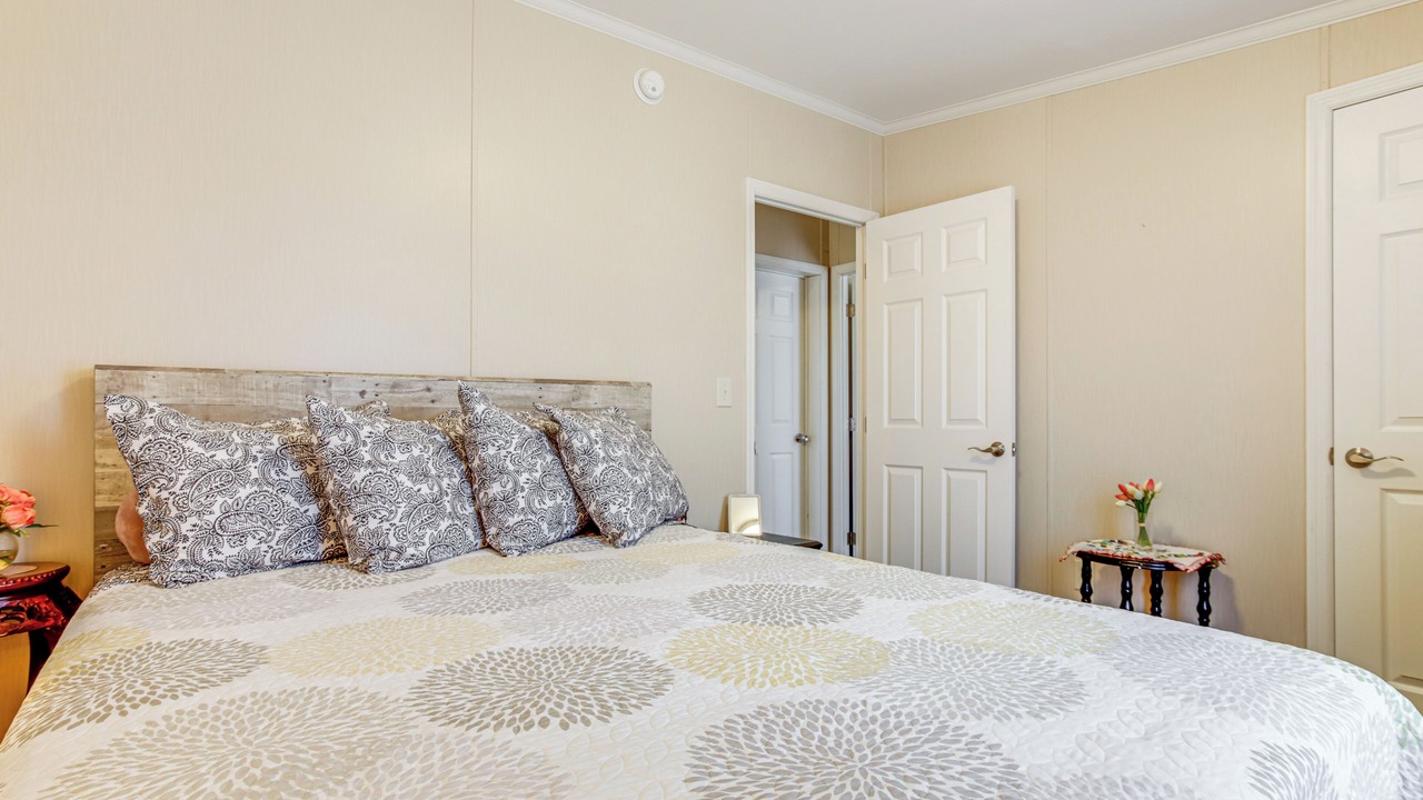 Photo of Bedroom in Deal Island