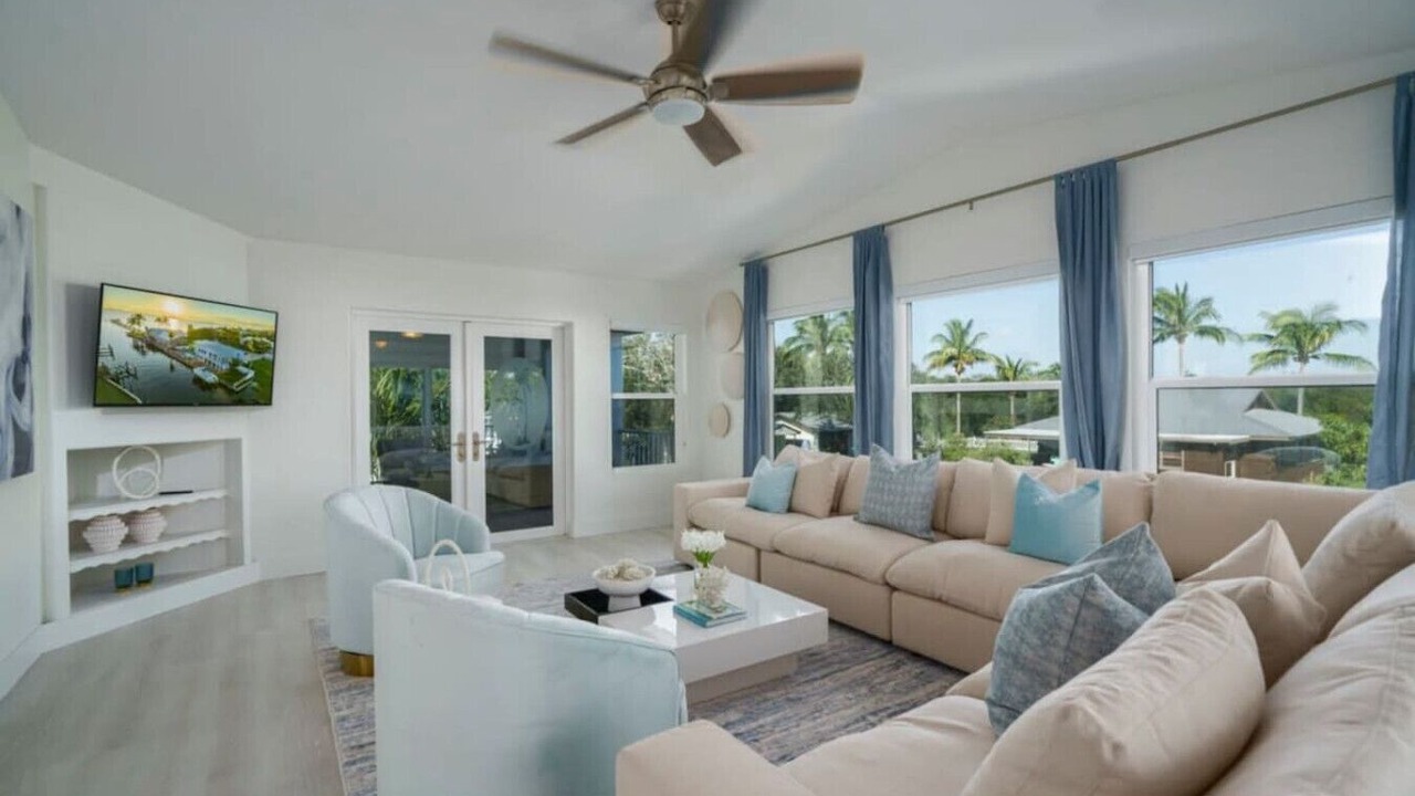 Photo of Livingroom in St. Lucie Village