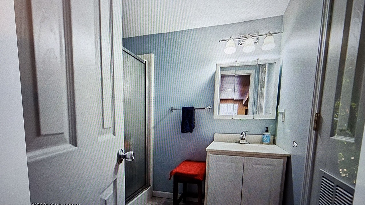 Photo of Bathroom in Geyser Crest