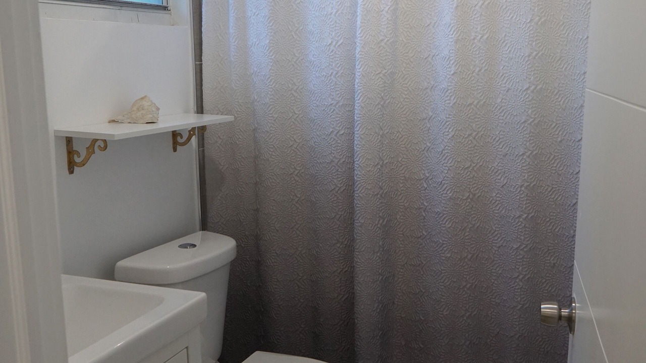 Photo of Bathroom in Coral Way