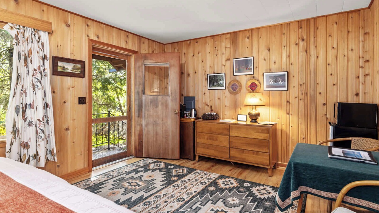 Photo of Bedroom in West Glacier
