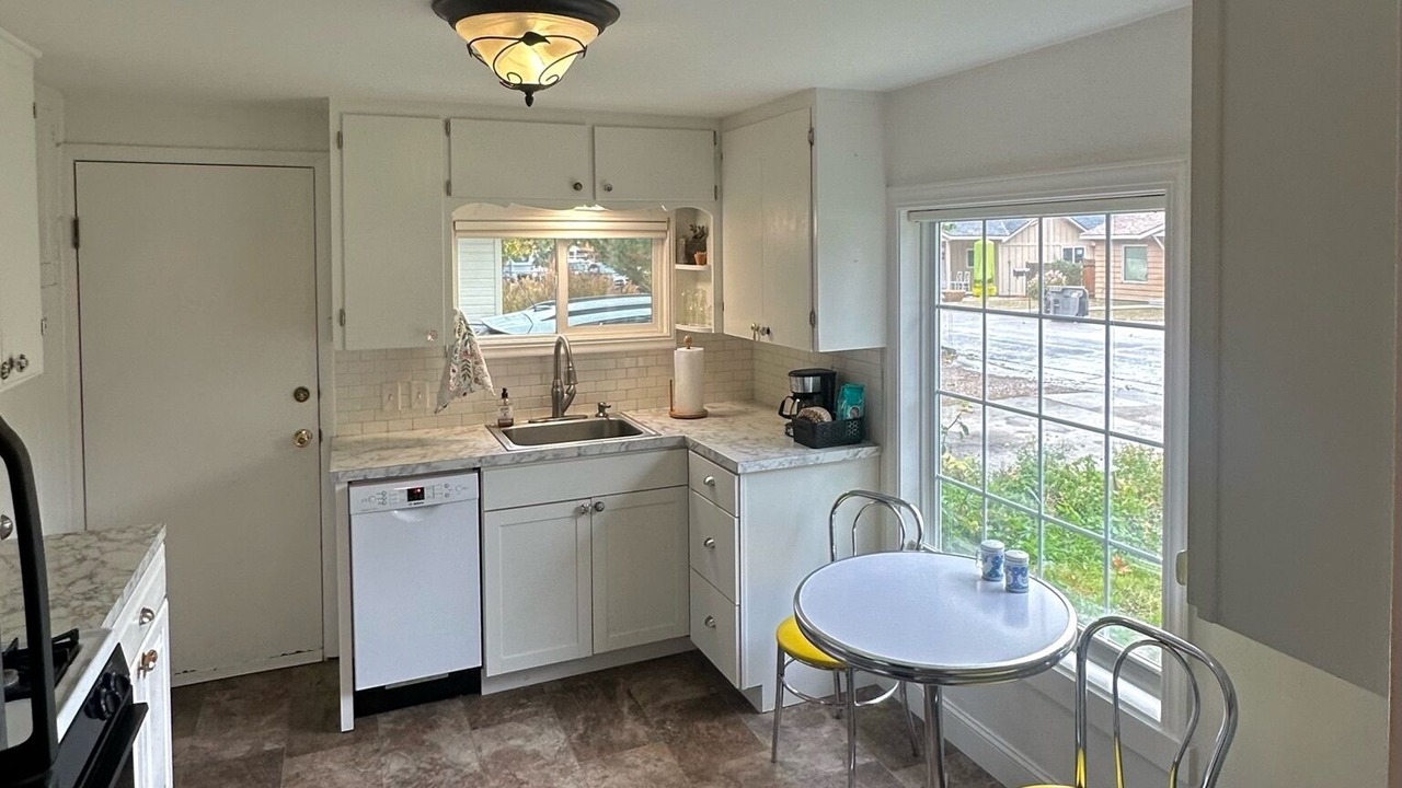 Photo of Kitchen in Depot Bench