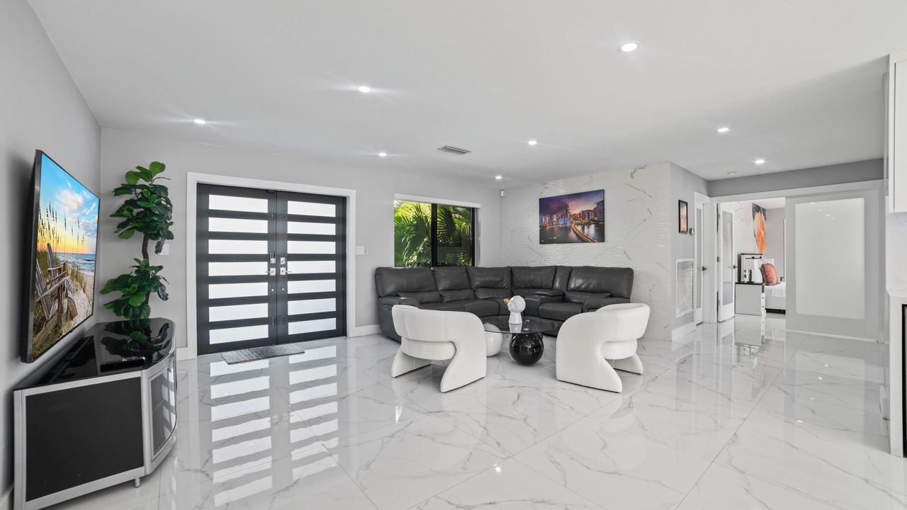 Photo of Livingroom in Ludlam