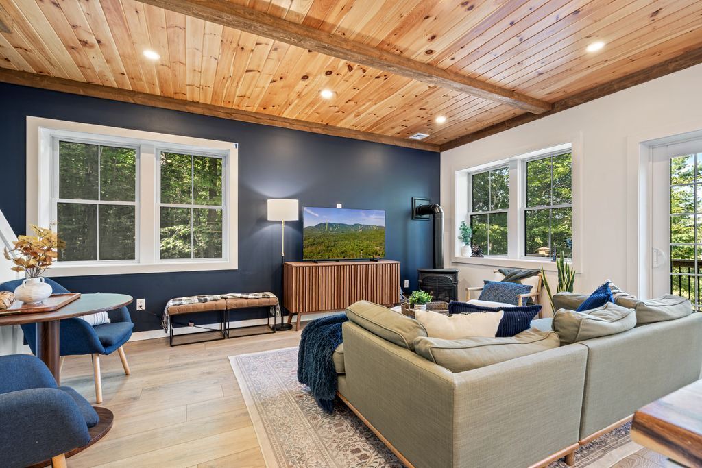 Photo of Livingroom in Bethel