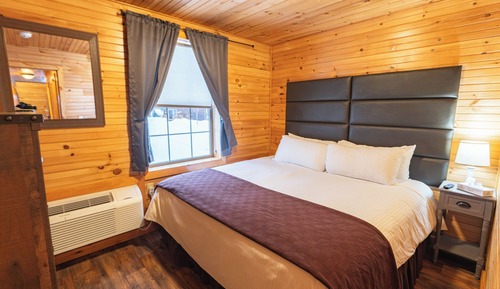 White Mtn Cabin for 14 w/ Lake & Sauna