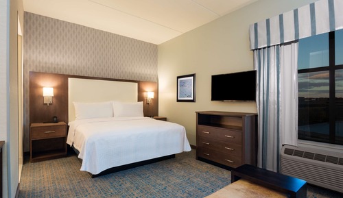 Studio, 1 King Bed, Accessible (Mobility & Hearing, Roll-in Shower)