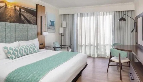 Room, 1 King Bed, Balcony, Oceanfront (Mobility Accessible)