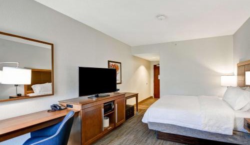 King Room with Sofa Bed and Study - Non-Smoking