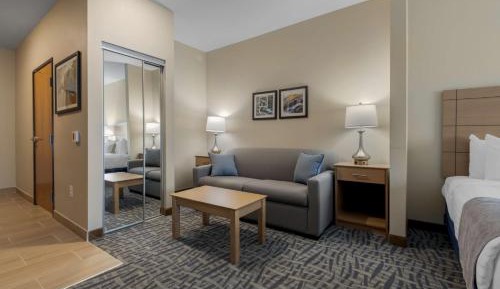 Queen Suite with Two Queen Beds and Mobility Accessible Tub