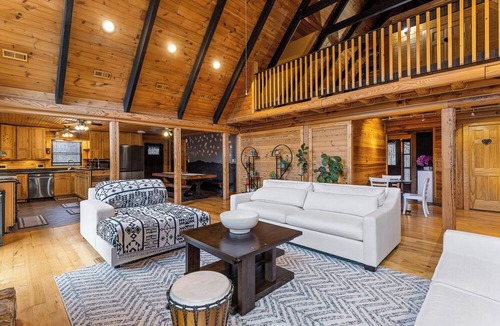 Stafford Cabin | Spacious Stafford Cabin w/Grills & Fire Pit!