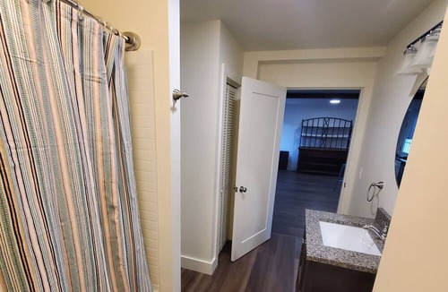 South Paris Apartment | New 1 Bedroom in town. Close to ski resorts & casino.